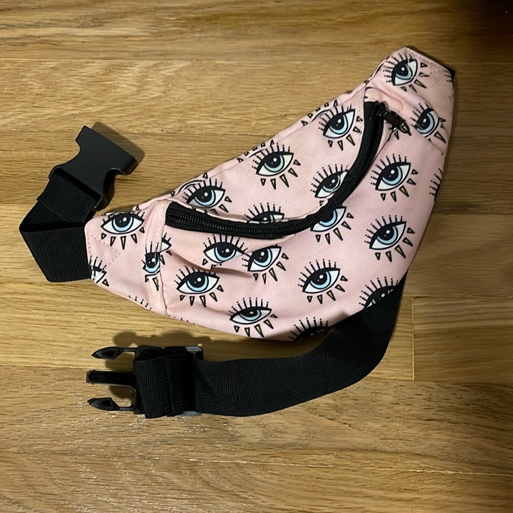 EMPYRE eye Fanny pack